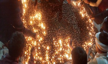 महाकुम्भ में बना कीर्तिमान, विश्व कल्याण के लिए एक साथ जले 27 लाख दीप