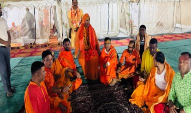 गोवर्धन पीठ के शंकराचार्य शिविर में पहुंचे असम के विधायक विजय मालाकर, लिया आशीर्वाद