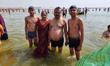 महाकुम्भ : श्रावस्ती के विधायक राम फेरन पाण्डेय ने किया पवित्र स्नान 