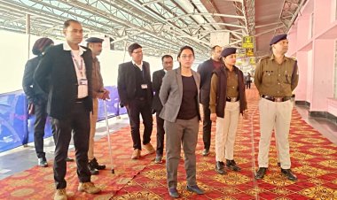 कटिहार रेलमंडल के डीसीएम ने यात्री सुविधाओं को लेकर स्टेशन का किया निरीक्षण