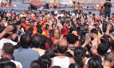  महाकुम्भ में 25 देशों से आए श्रद्धालुओं ने लगायी आस्था की डुबकी