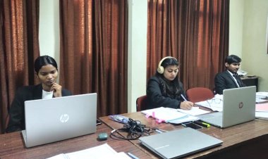 पुणे में हुई राष्ट्रीय मूट कोर्ट प्रतियोगिता में इविवि की टीम ने किया प्रतिभाग