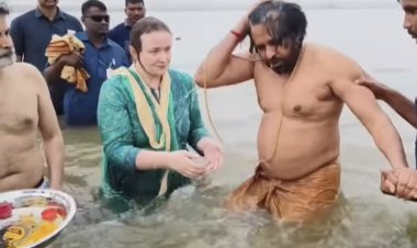 आंध्र प्रदेश के उपमुख्यमंत्री पवन कल्याण ने त्रिवेणी संगम में लगाई आस्था की डुबकी