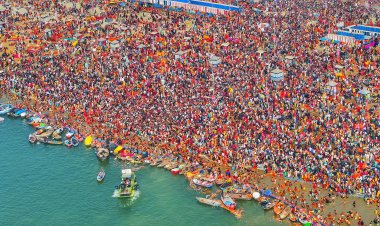 पीएम मोदी ने की स्वच्छता कर्मियों व पुलिस की प्रशंसा, कहाः महाकुम्भ में आने वाला हर शख्स कर रहा गुणगान