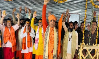 पुरी पीठ के शंकराचार्य के शिविर में देश भर से श्रद्धालुओं का आगमन जारी