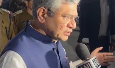 अचानक नई दिल्ली रेलवे स्टेशन पहुंचे रेल मंत्री, कुंभ यात्रियों के लिए विशेष व्यवस्थाओं का लिया जायजा