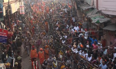 महाशिवरात्रि : नागा संतों ने पेशवाई निकाल बाबा विश्वनाथ के चौखट पर टेका मत्था