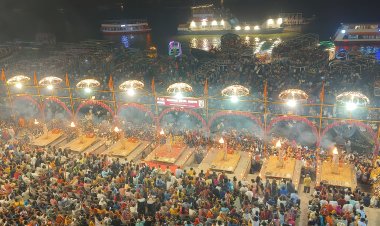 16 दिन बाद दशाश्वमेधघाट पर हुई भव्य गंगा आरती,उमड़े श्रद्धालु