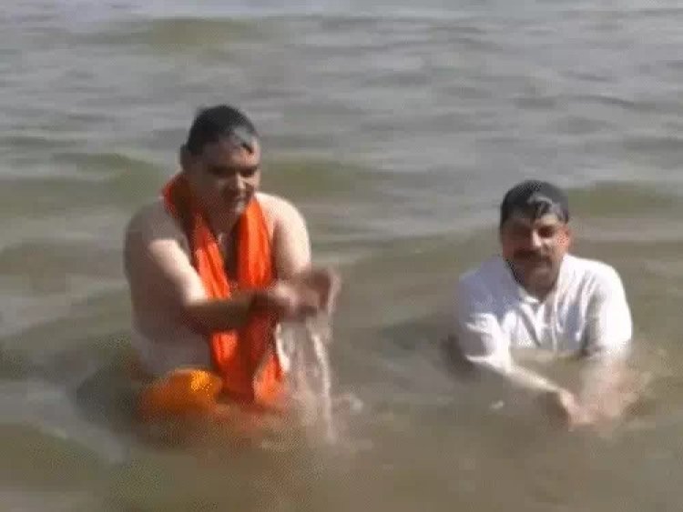 राजस्थान-एमपी के मुख्यमंत्री ने महाकुंभ में एक साथ लगाई डुबकी