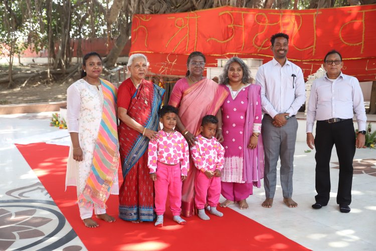 महाकुम्भ में राष्ट्रपति द्रौपदी मुर्मु ने संगम में पवित्र स्नान कर अक्षयवट व बड़े हनुमान जी के किए दर्शन