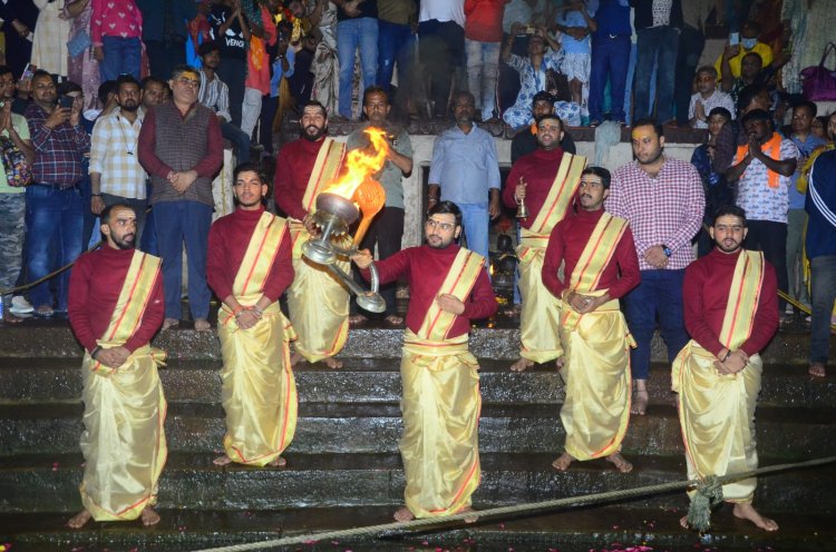 महाकुंभ के पलट प्रवाह को देख काशी में सांकेतिक रूप से हुई गंगा आरती