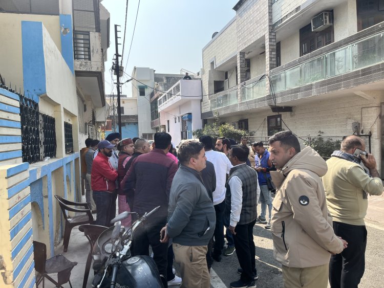 यूपी में गुटखा डीलर के ठिकानों पर आयकर का छापा, व्यापारी की बिगड़ी तबीयत