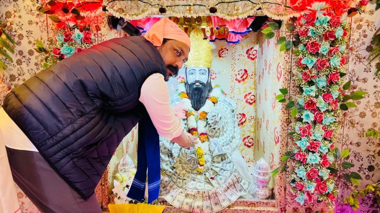 भीम आर्मी मुखिया चंद्रशेखर ने संत रविदास मंदिर में टेका मत्था, संतों से लिया आशीर्वाद