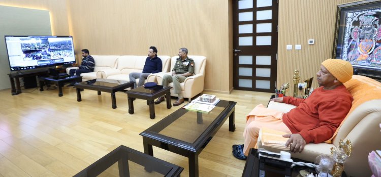 तड़के चार बजे से ही वॉर रूम में डटे सीएम योगी, स्नान पर्व पर पल- पल का लिया अपडेट