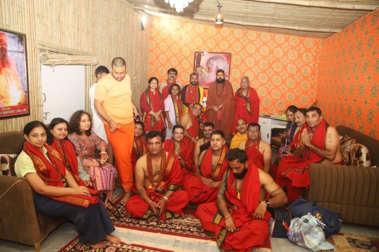 महाकुम्भ : अब सिर्फ नागा साधु ही नहीं, महाकुम्भ की व्यवस्थाओं का अध्ययन भी कर रहे विदेशी पर्यटक