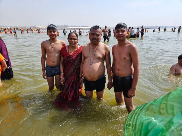 महाकुम्भ : श्रावस्ती के विधायक राम फेरन पाण्डेय ने किया पवित्र स्नान