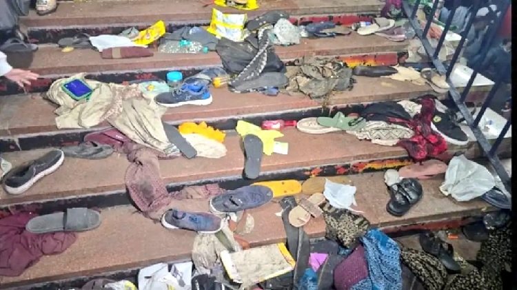 नई दिल्ली रेलवे स्टेशन में मची भगदड़ में 18 लोगों की मौत, आर्थिक मदद की घोषणा, राष्ट्रपति व प्रधानमंत्री सहित सभी प्रमुख हस्तियों ने जताया दुख