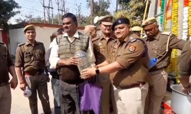 कुंभ नगरी प्रयागराज से लाया गया गंगाजल, आम आदमी समेत पुलिसकर्मियों ने उठाया लाभ