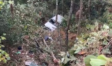 खाई में कार गिरने से एक की मौत, पांच घायल