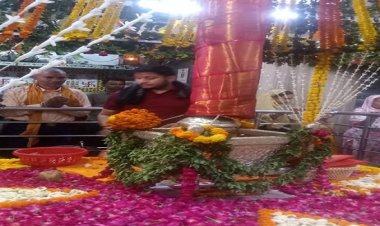 नवरात्र के प्रथम दिन देवी मंदिरों में भक्तों की उमड़ी भीड़, सुरक्षा के पुख्ता इंतजाम