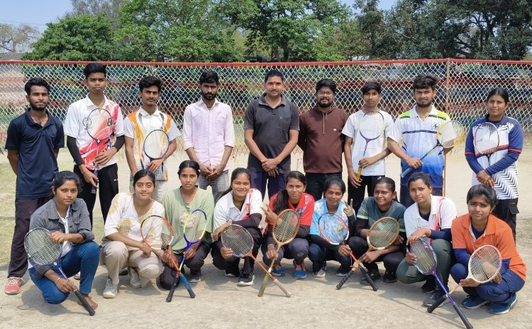 बिहार दिवस को लेकर बॉल बैडमिंटन प्रतियोगिता आयोजित