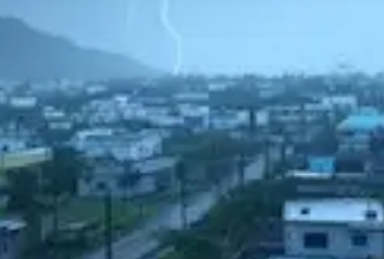 रांची में मौसम का कहर: तेज आंधी-बारिश ने मचाई तबाही