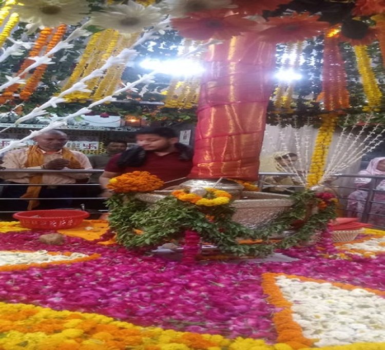 नवरात्र के प्रथम दिन देवी मंदिरों में भक्तों की उमड़ी भीड़, सुरक्षा के पुख्ता इंतजाम