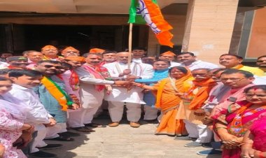 भाजपा के 46 वें स्थापना दिवस पर पार्टी का ध्वज फहराकर मनाया गया स्थापना दिवस