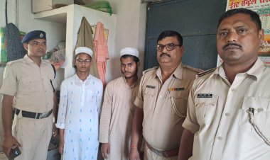 कुंडवा चैनपुर में रेलवे ट्रैक से खोले गए पेड्रौल क्लिप के साथ मदरसा के दो छात्र गिरफ्तार