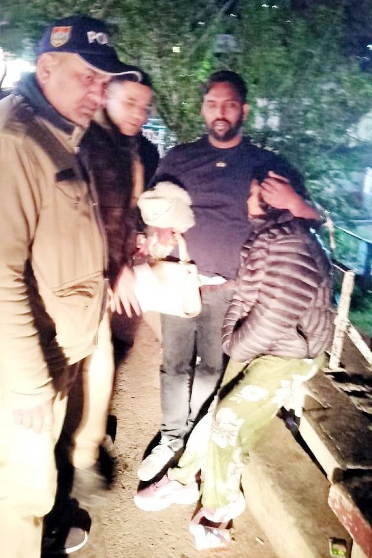 सेल्फी लेते वक्त नैनी झील में गिरी महिला, पुलिस ने बचाया