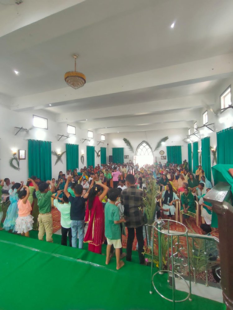 सेंट मार्क्स चर्च कलीसिया में हर्षोल्लास के साथ मनाया गया पाम संडे