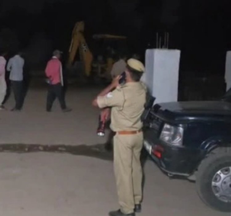दो अलग-अलग स्थानों पर डॉ अम्बेडकर की मूर्ति स्थापित करने को लेकर विवाद
