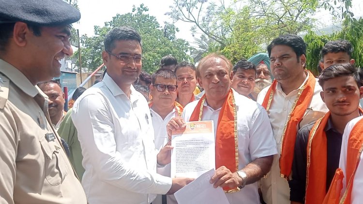 शिवसैनिकों ने धरना प्रदर्शन कर जिला कारागार में व्याप्त भ्रष्टाचार का लगाया आरोप