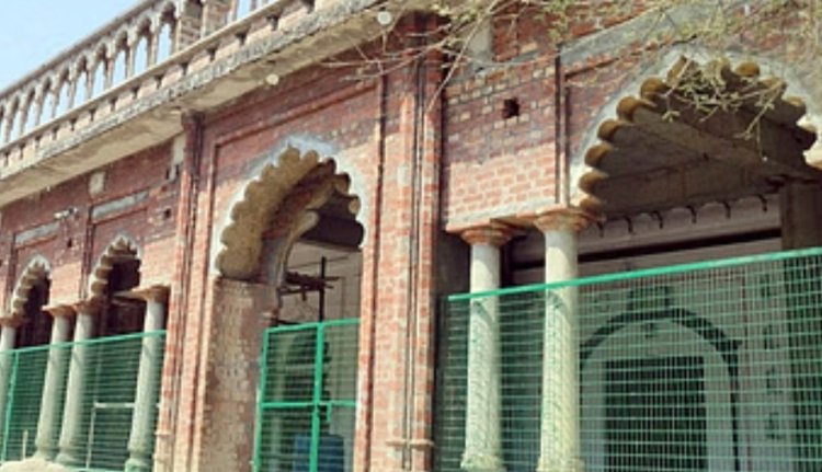 संभल : गांव जनेटा में दरगाह के सरकारी जमीन पर होने के दावे के बाद शुरू हुई नपाई