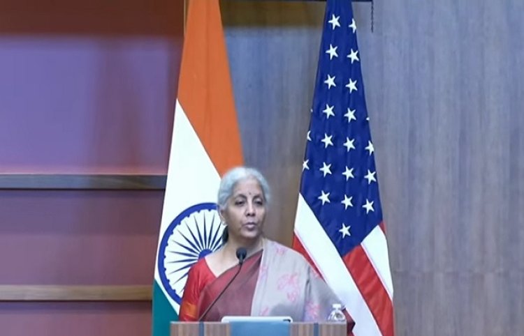 विदेश यात्रा बीच में छोड़कर स्वदेश लौट रहीं वित्त मंत्री सीतारमण