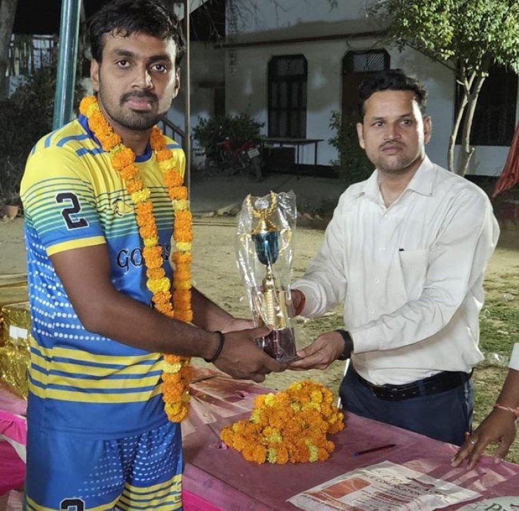 जिला स्तरीय वॉलीबाल प्रतियोगिता में फ्रेंड्स क्लब मेजा ने जीती ट्रॉफी