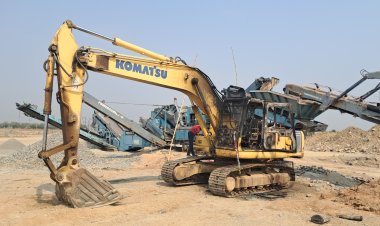 क्रशर प्लांट में खड़ी पोकलेन मशीन में अपराधियों ने लगाई आग