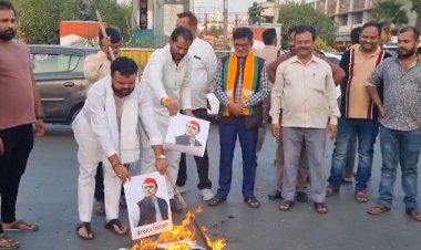 प्रयागराज में सपा प्रमुख अखिलेश यादव के खिलाफ भाजपा युवा मोर्चा का जोरदार प्रदर्शन, पुतला फूंका
