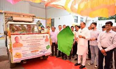 लखनऊ से 1200 किलोग्राम दशहरी आम का कन्साइनमेंट दुबई रवाना