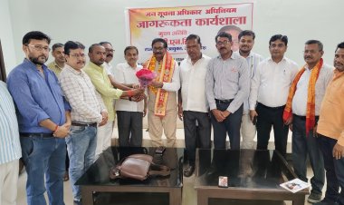 जन सूचना अधिकार अधिनियम: नागरिकों को सशक्त बनाने का माध्यम - पीएन द्विवेदी