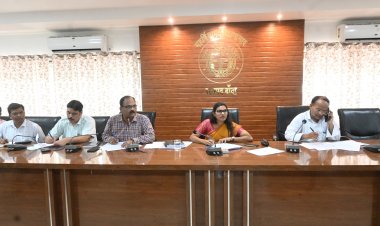 ई-ऑफिस प्रणाली के पूर्ण क्रियान्वयन को लेकर डीएम सख्त, आठ अधिकारियों का वेतन रोका