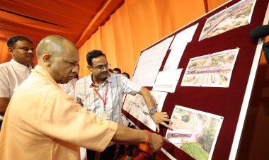 सीएम योगी ने मोहनसराय-अदलपुरा मार्ग पर बन रहे रेलवे ओवरब्रिज का किया निरीक्षण