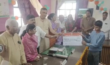 कृषक मृतक आश्रितों को दी गई सहायता राशि