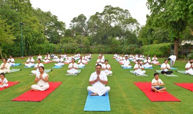 मुख्यमंत्री ने किया योगाभ्यास, जीवनशैली में योग अपनाने का किया आह्वान