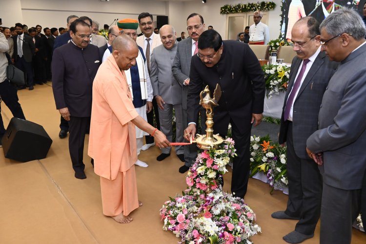 उच्चतम न्यायालय के मुख्य न्यायमूर्ति व मुख्यमंत्री के द्वारा 680 करोड़ से बने नवनिर्मित बिल्डिंग का फीता काटकर किया गया उद्घाटन