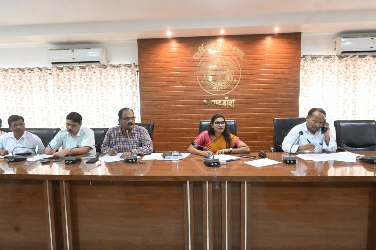 ई-ऑफिस प्रणाली के पूर्ण क्रियान्वयन को लेकर डीएम सख्त, आठ अधिकारियों का वेतन रोका