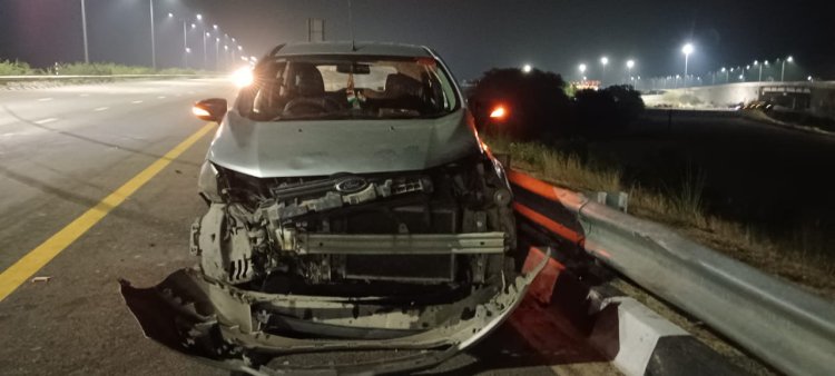 पूर्वांचल एक्सप्रेस-वे पर एक दर्दनाक हादसे में एक बाइक सवार की जान चली गई।