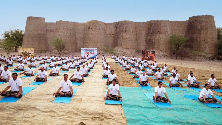 बीएसएफ के जवानों ने सीमा पर मनाया अन्तरराष्ट्रीय योग दिवस