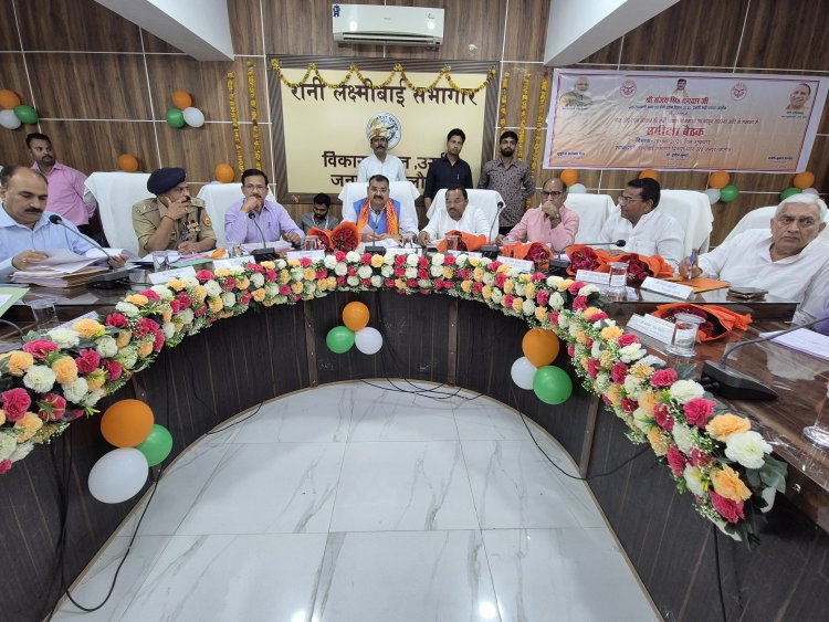 विकास और जनकल्याण की योजनाओं को पात्रों तक पहुँचाना प्राथमिकता : संजय सिंह गंगवार