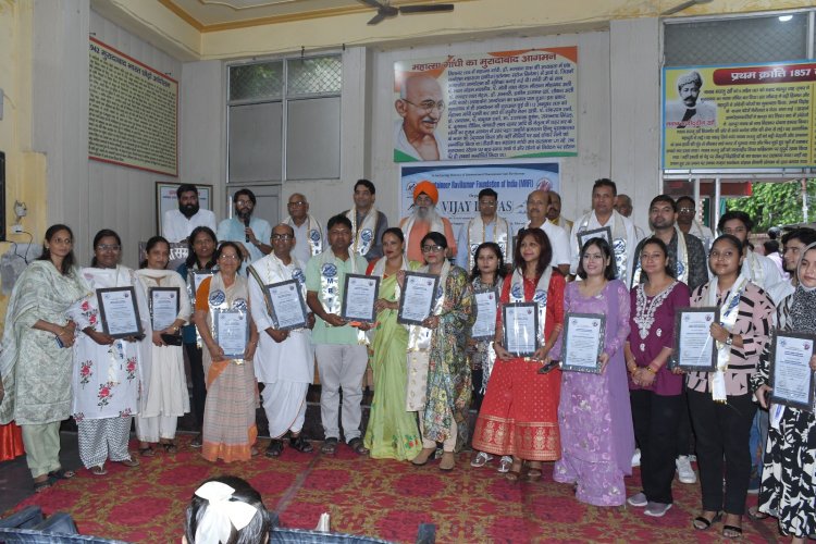 माउंट एवरेस्ट विजेता रवि कुमार के विजय दिवस समारोह पर सामाजिक संस्थाएं सम्मानित